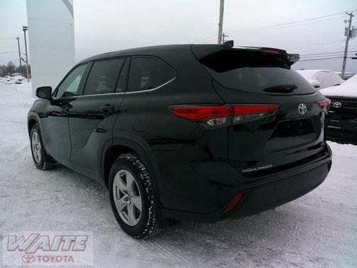 2022 Toyota Highlander LE