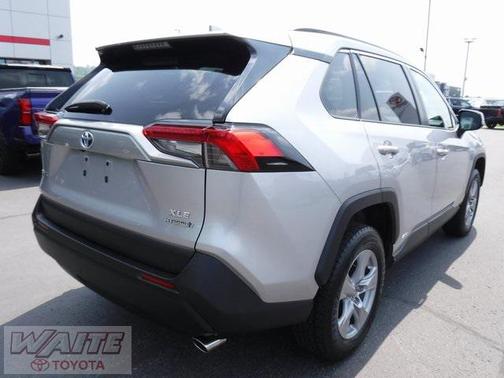 2022 Toyota RAV4 Hybrid XLE