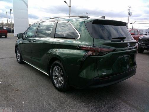 2024 Toyota Sienna LE