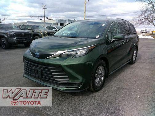 2024 Toyota Sienna LE