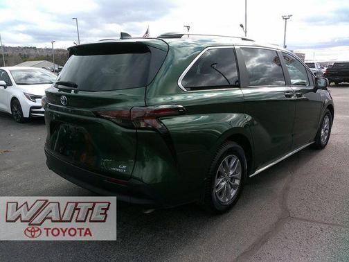 2024 Toyota Sienna LE