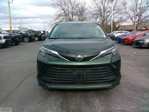 2024 Toyota Sienna LE