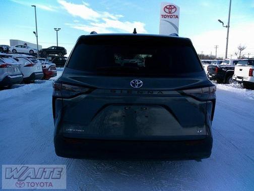 2025 Toyota Sienna LE
