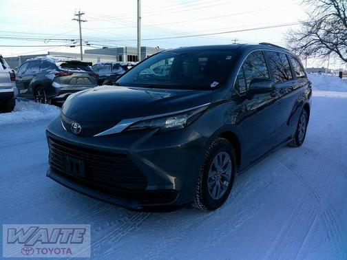 2025 Toyota Sienna LE