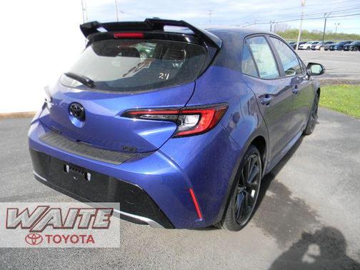 Blue Crush Metallic/Midnight Black Metallic 2026 Toyota Corolla XSE