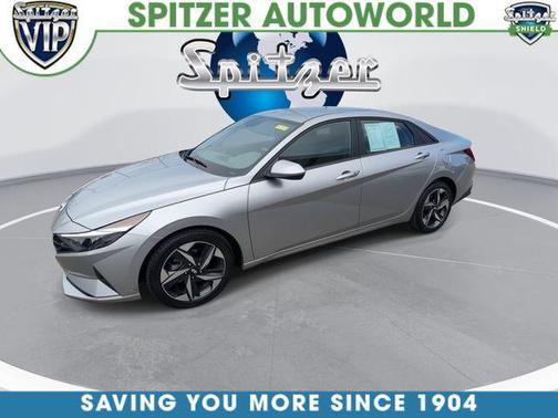 Shimmering Silver Pearl 2023 Hyundai ELANTRA SEL
