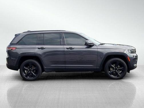 2022 Jeep Grand Cherokee Altitude