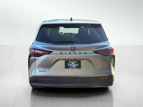 2021 Toyota Sienna LE
