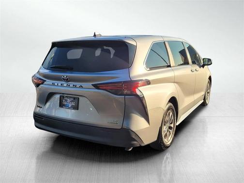2021 Toyota Sienna LE