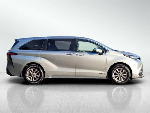 2021 Toyota Sienna LE