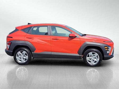 2025 Hyundai KONA SE