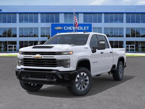 Summit White 2026 Chevrolet Silverado 2500 Custom