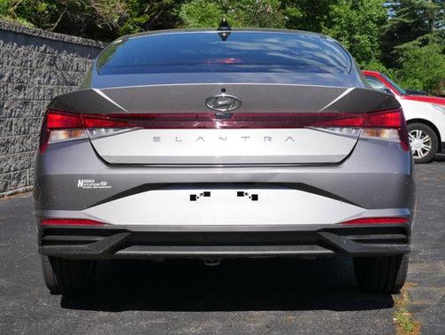 Metal 2023 Hyundai ELANTRA SEL