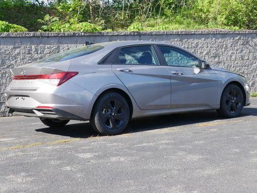 Metal 2023 Hyundai ELANTRA SEL