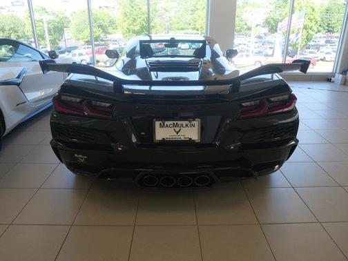 Carbon Flash Metallic 2024 Chevrolet Corvette Z06