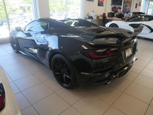 Carbon Flash Metallic 2024 Chevrolet Corvette Z06