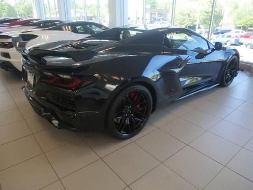 Carbon Flash Metallic 2024 Chevrolet Corvette Z06