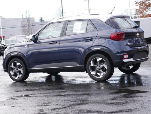 2024 Hyundai VENUE Limited
