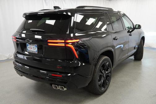 Mosaic Black Metallic 2027 Chevrolet Traverse RS