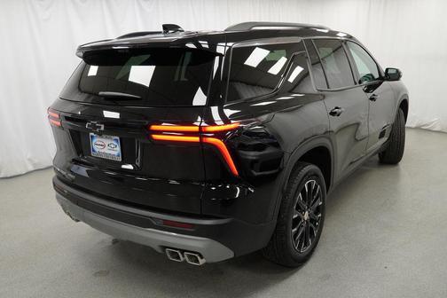 Mosaic Black Metallic 2026 Chevrolet Traverse LT