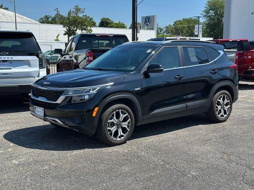 Cherry Black 2023 Kia Seltos EX