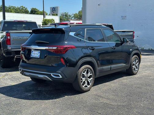 Cherry Black 2023 Kia Seltos EX