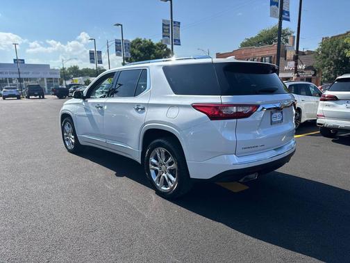 Iridescent Pearl Tricoat 2019 Chevrolet Traverse High Country