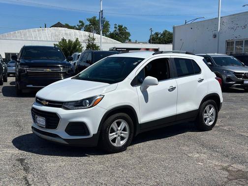 Summit White 2017 Chevrolet Trax LT