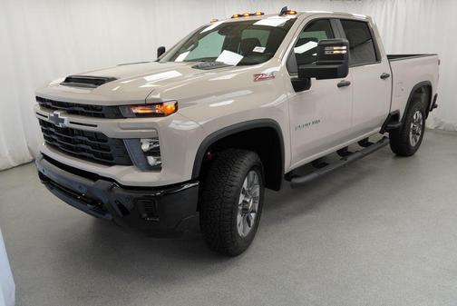 White Sands 2026 Chevrolet Silverado 2500 Custom