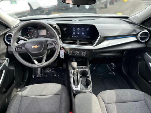 Sterling Gray Metallic 2024 Chevrolet Trax LS