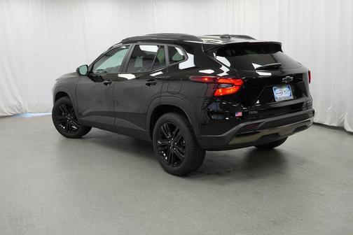 Mosaic Black Metallic 2026 Chevrolet Trax FWD ACTIV