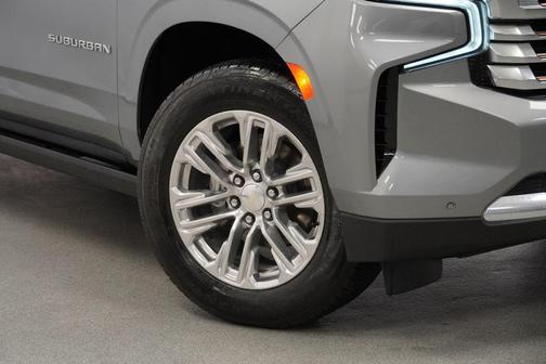 Sterling Gray Metallic 2023 Chevrolet Suburban 4WD High Country