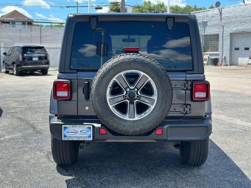 Granite Crystal Metallic Clearcoat 2020 Jeep Wrangler Unlimited Sahara