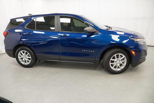 Blue Glow Metallic 2022 Chevrolet Equinox LS