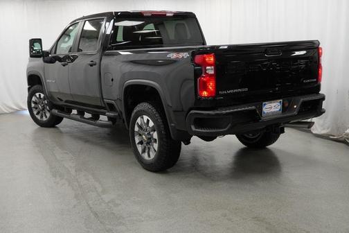 Black 2026 Chevrolet Silverado 2500 Custom