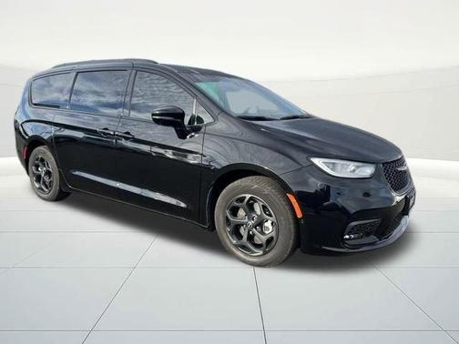 2025 Chrysler Pacifica Hybrid Select