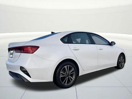 Snow White Pearl 2023 Kia Forte LXS