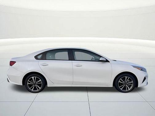 Snow White Pearl 2023 Kia Forte LXS