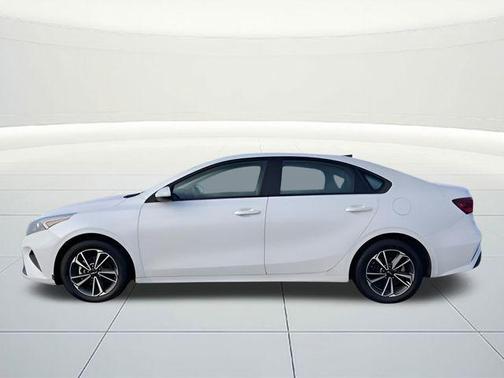 Snow White Pearl 2023 Kia Forte LXS