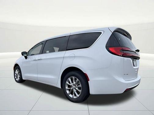 Bright White Clearcoat 2026 Chrysler Pacifica Select