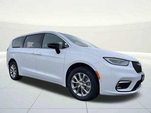 Bright White Clearcoat 2026 Chrysler Pacifica Select