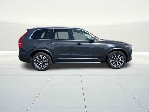2021 Volvo XC90 T5 Momentum 7 Passenger