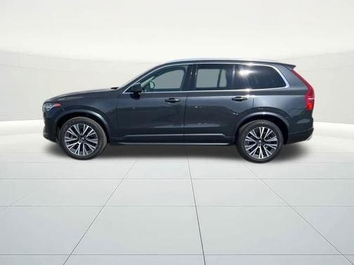 2021 Volvo XC90 T5 Momentum 7 Passenger