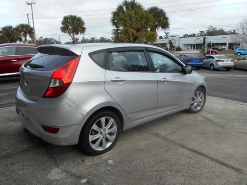 2013 Hyundai Accent SE