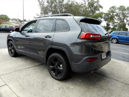 2017 Jeep Cherokee Sport