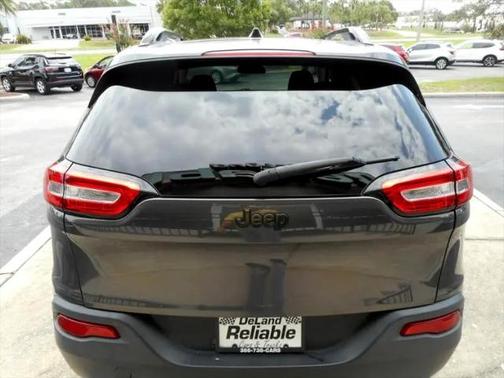 2017 Jeep Cherokee Sport