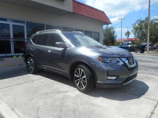 Gray 2017 Nissan Rogue SL