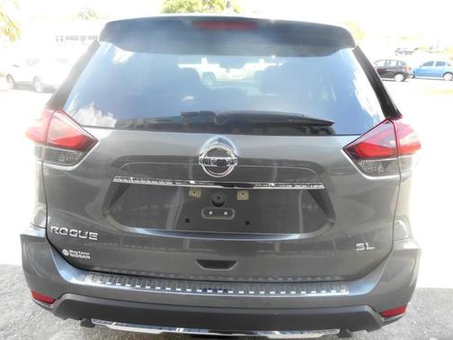 Gray 2017 Nissan Rogue SL