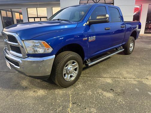 2017 RAM 2500 Tradesman Crew Cab 4x4 6'4' Box