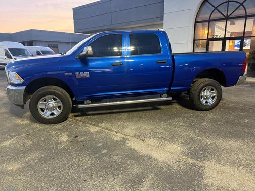 2017 RAM 2500 Tradesman Crew Cab 4x4 6'4' Box